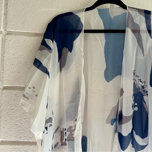 NIB NEW SemiSheer Open Front Cardigan All Over Print Batwing Sleeve White Blue - Picture 9 of 10